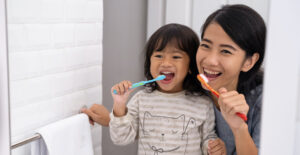 proper way to brush teeth